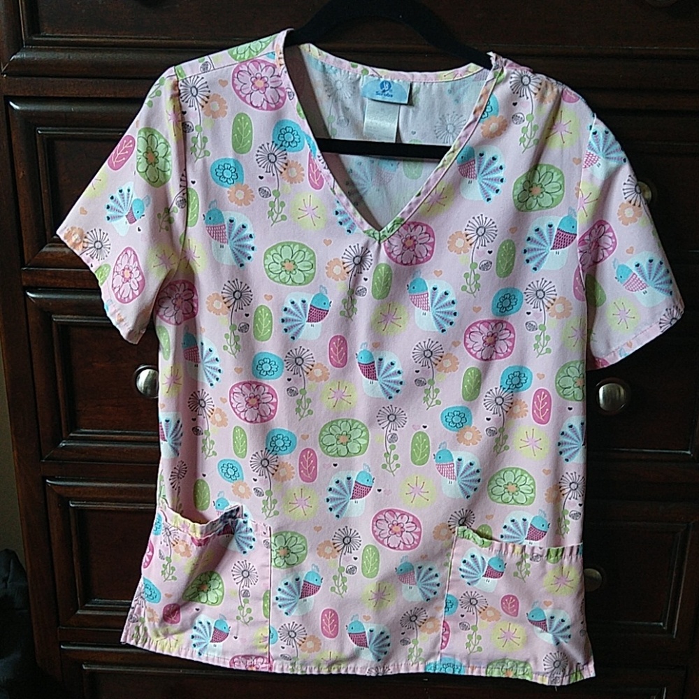 Medium SB Scrubs Pink Peacocks V Neck scrub top